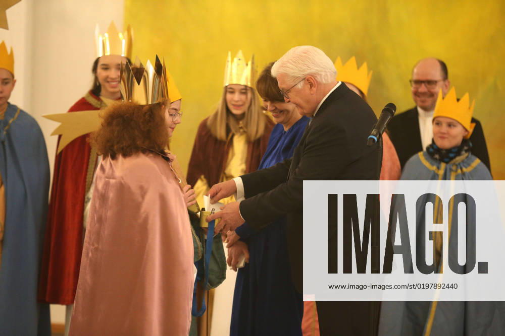 Bilder des Jahres 2023, Entertainment 01 Januar Entertainment Themen der Woche KW01 January 6, 2023, Berlin, Berlin, Germany: Berlin, Germany : German President Frank-Walter Steinmeier and his wife Elke BoÂ¼denbender receive the Sternsinger from Regensburg at Schloss Bellevue. The Sternsinger, or Ã¢â‚¬oestar singersÃ¢â‚¬Â are children in Germany who dress up as the three holy kings on January 6th of every year and bless the houses. Sometimes they collect money for charity. Berlin Germany - ZUMAh16_ 20230106_zaf_h16_033