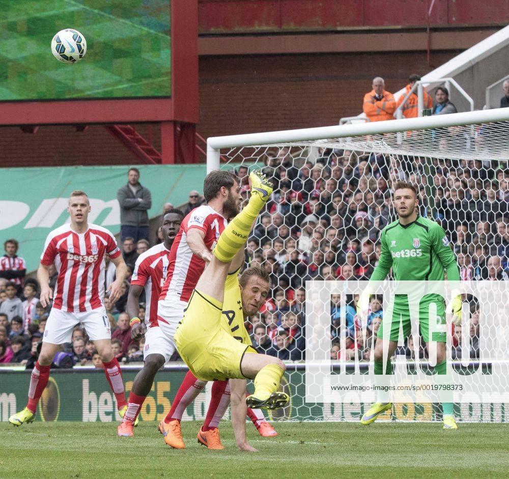 Stoke, England. Barclays Premier League. Stoke versus Tottenham Hotspur. Tottenham Hotspur striker Harry Kane attempts a scissor kick in the Stock goal. xRolandxHarrisonx ActionPlus11619321