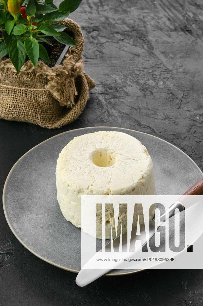 Pressed cottage curd cheese, Pressed cottage curd cheese on ceramic plate, Pressed cottage curd cheese on ceramic plate, 07.10.2022,