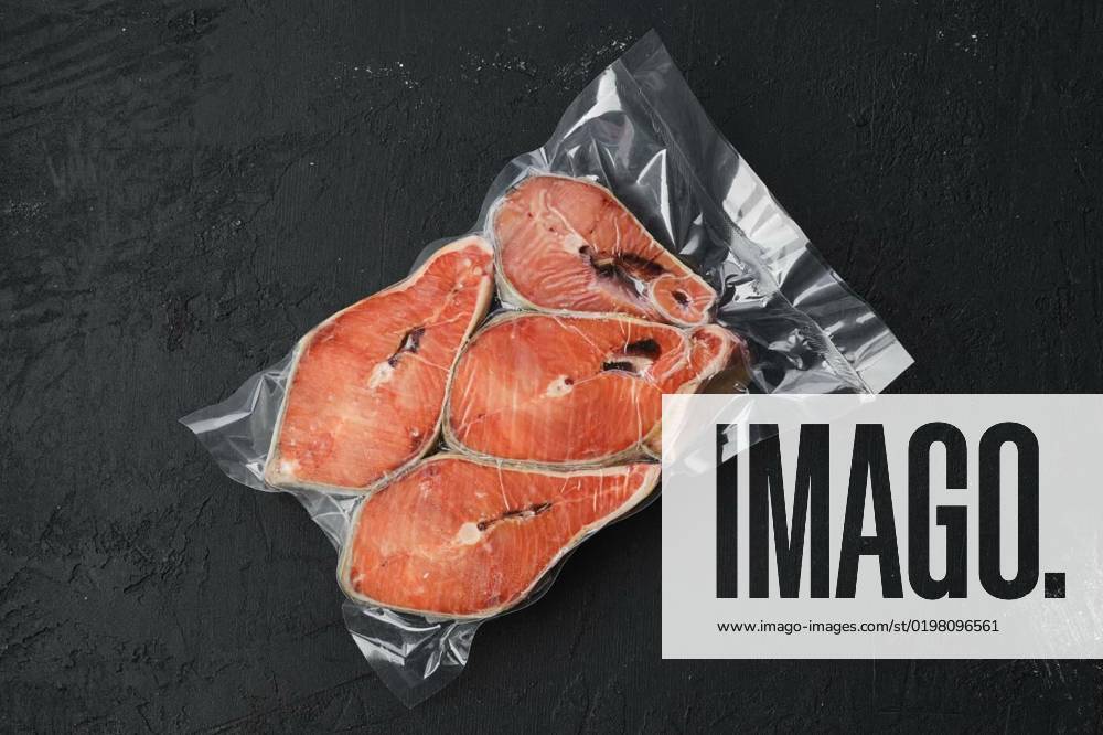 Overhead view of raw salmon steak in vacuum packaging, Overhead view of raw salmon steak in vacuum packaging on dark background, Overhead view of raw salmon steak in vacuum packaging on dark background, 07.10.2022,