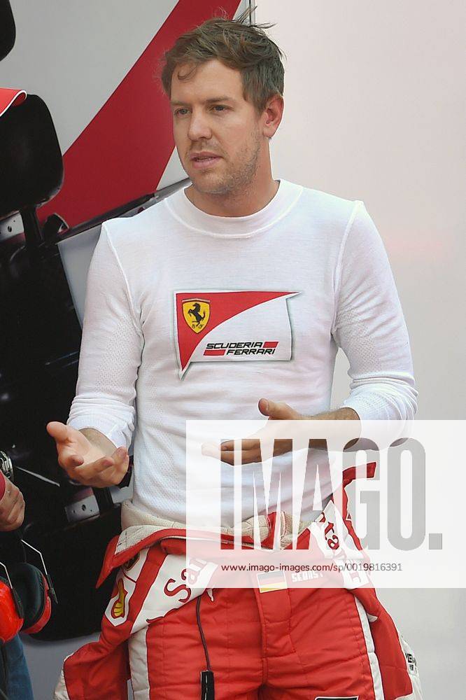Sebastian VETTEL,GER (Scuderia Ferrari),Gestik,Aktion,Einzelbild,angeschnittenes Einzelmotiv,Halbfigur,halbe Figur. Formel 1:GP von Spanien,Circuit de Catalunya,Saison2015,am 09.05.2015.