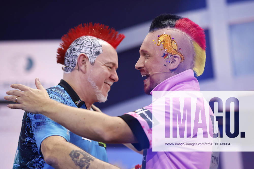 Darts professional Peter Wright Snakebite and presenter Oliver Pocher Tiny Bull at the Celebrity Darts World Cup 2023 at the Maritim Hotel Düsseldorf, 07 01 2023 NRW Germany