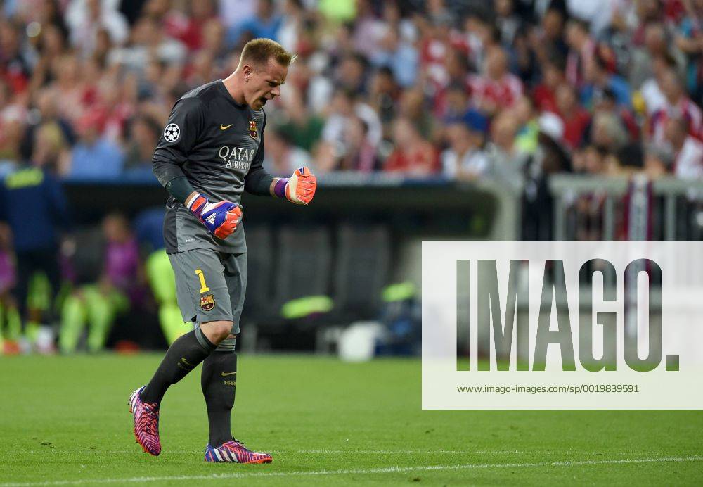 FUSSBALL CHAMPIONS LEAGUE SAISON 2014 2015 HALBFINALE RUECKSPIEL FC Bayern Muenchen - FC Barcelona Barca 12.05.2015 Torwart Marc Andre ter Stegen (Barca) jubelt