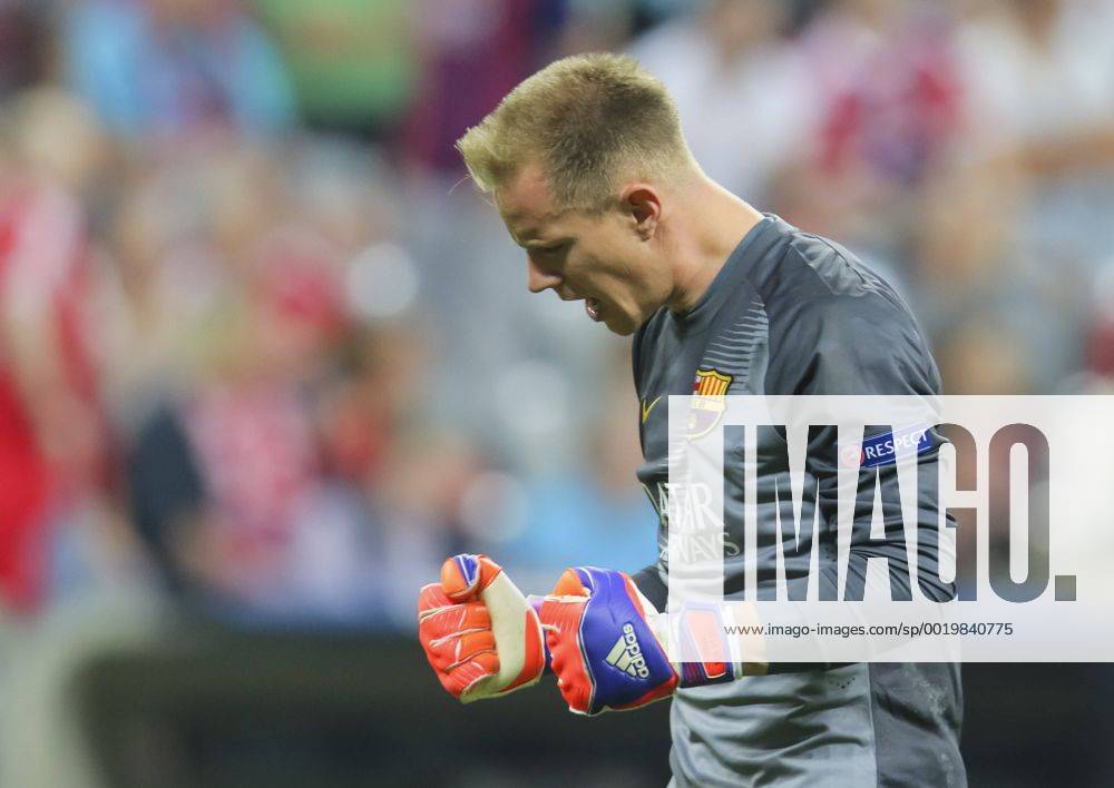 Marc-Andre TER STEGEN, Barca 1 Jubel, Freude, Emotionen, Feiern, Lachen, jubelt, freuen, reisst die Arme hoch, ballt die Faust , schreit, Portrait, Porträt FC BAYERN MUENCHEN - FC Barcelona Barca ( 3-2 ) Fussball UEFA Champions League, Halbfinale Rueckspiel, Muenchen, 12.05.2015 CL Saison 2014 2015, FCB, Muenchen