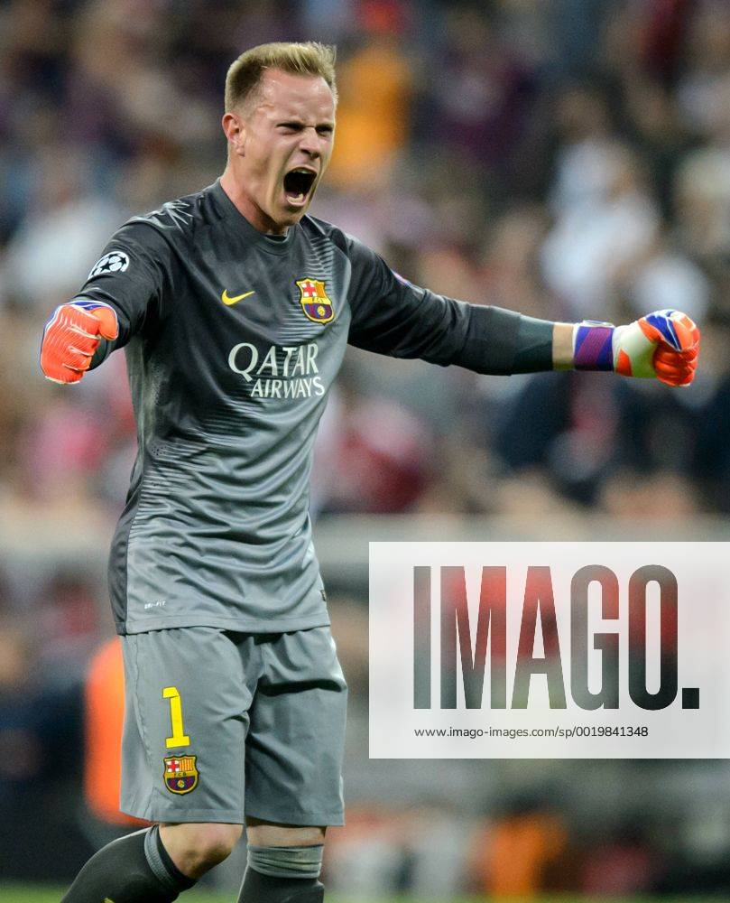 Muenchen, Allianz Arena: Fussball UEFA Champions League, Halbfinale: FC Bayern Muenchen - FC Barcelona Barca Barcelonas Torwart Marc-Andre ter Stegen jubelt ueber den Treffer zum 1:0.