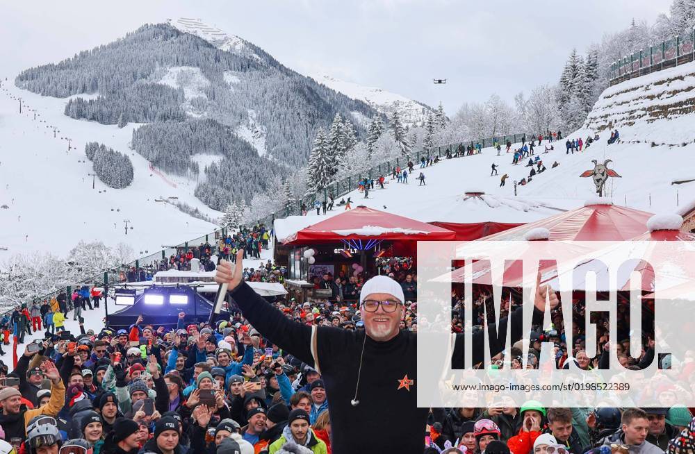 Saalbach, AUT, photo shoot, reportage, theme picture, On the road in Salzburg, summit tour, Gerry Friedle, in the picture DJ Ötzi during the summit tour in Saalbach Hinterglemm, Goasstall,