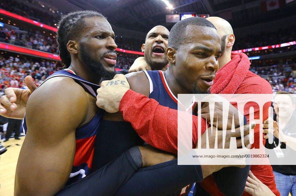 Washington, District of Columbia, U.S. - From left, the Atlanta Hawks DEMARRE CARROLL, AL HORFORD, PAUL MILLSAP and PERO ANTIC celebrate a series-clinching 94-91 win against the Washington Wizards in Game 6 of the Eastern Conference semifinals at the Verizon Center. NBA Basketball Herren USA 2015 - Hawks Beat Wizards 94-91 - ZUMAm67_