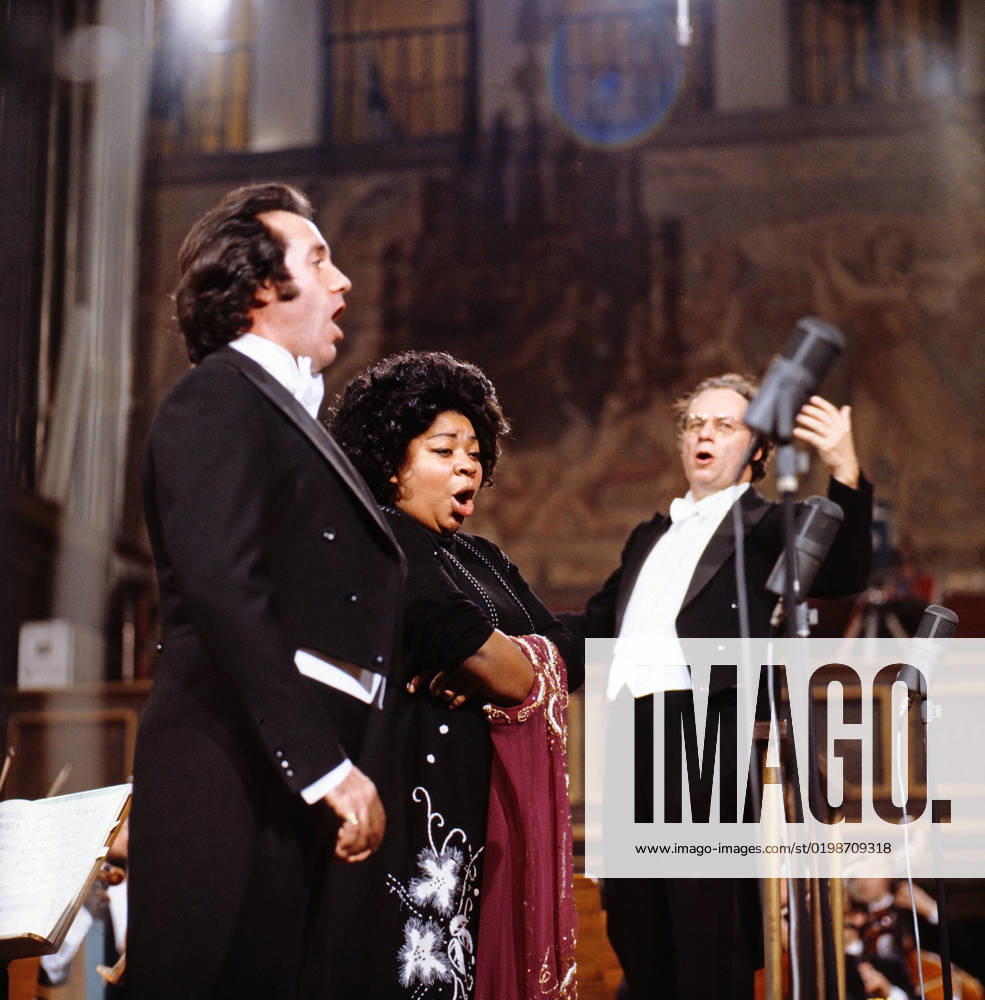 Gala-Abend - 1. Münchner Sonntagskonzert Gala-Abend - 1. Münchner Sonntagskonzert, Musiksendung aus dem Kongreßsaal im Deutschen Museum München, Deutschland 1978, Regie: K. H. Hundorf, Mitwirkende: Giorgio Casellato (Tenor), Martina Arroyo (Sopran), Dirigent Heinz Wallberg, München Bayern Deutschland , München Bayern Deutschland