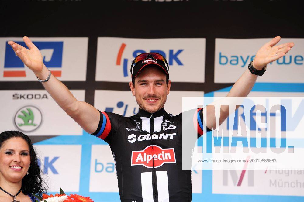 John DEGENKOLB ( GER Giant - Alpecin ) gewinnt die letzte Etappe der Rundfahrt und kann sich auf dem Podium feiern lassen - Siegerehrung - Jubel - Freude - Emotionen - Querformat - quer - horizontal - Event Veranstaltung: Bayern Rundfahrt 2015 - Stage 5 5.Etappe: Hassfurt nach Nuernberg 197.8 km - Location Ort: Nuernberg - Bayern - Germany - Deutschland - Europe - Europa - Date Datum: 17.05.2015
