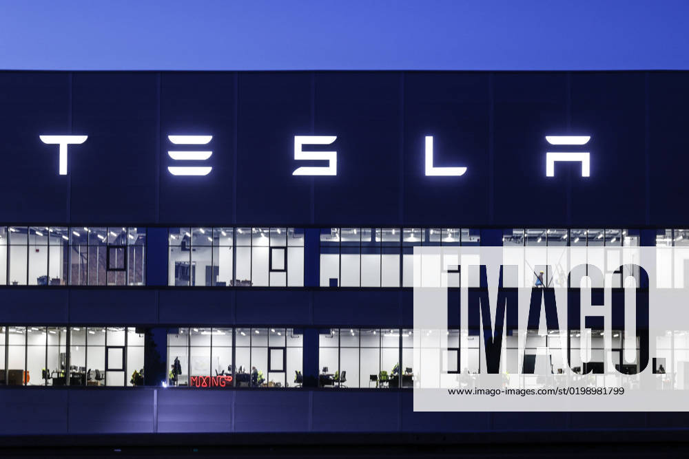 Tesla Giga Factory Gruenheide, 13 01 2023 Battery factory of the US electric car manufacturer Tesla at the Tesla factory site After price reductions in Asia, the US car manufacturer Tesla is also reducing the prices for its electric vehicles in Europe Gruenheide Brandenburg Germany