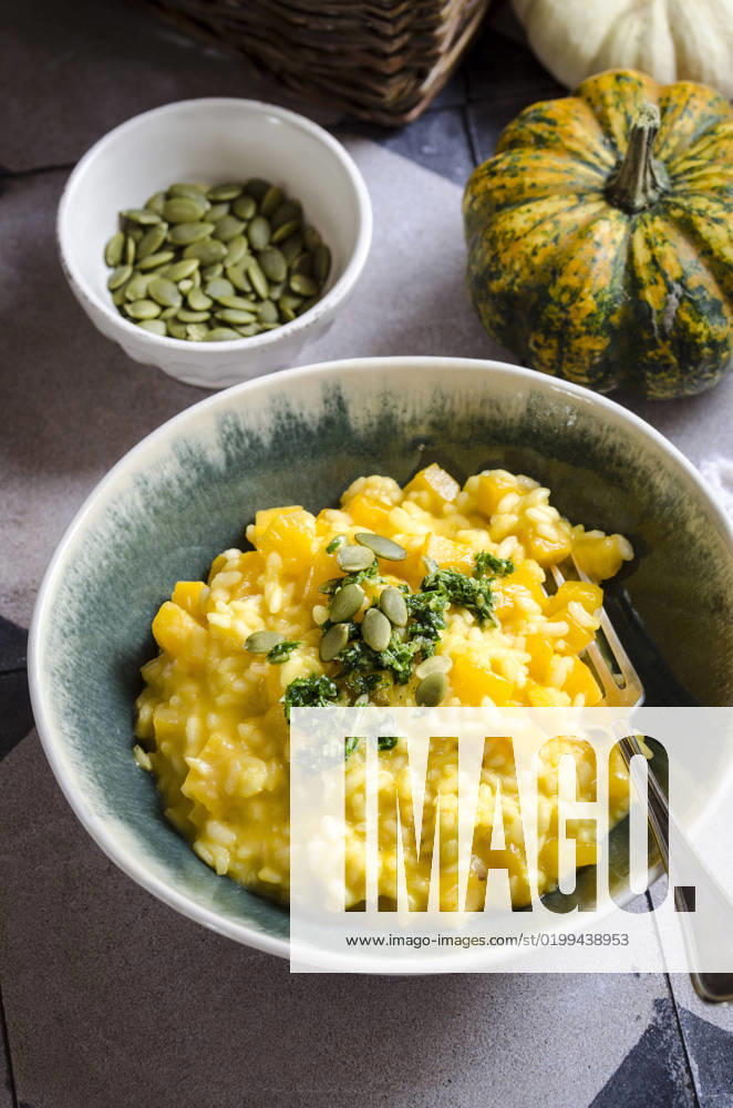 IMAGO Creative, Herbst, Food, Kürbis-Risotto Pumpkin Risotto with Parsley Pesto Pumpkin Risotto with Parsley Pesto