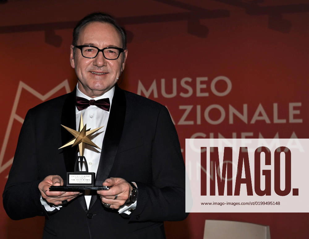 Kevin Spacey erhält den Stella della Mole Award in Turin Turin, Italy Kevin Spacey receives the Stella della Mole award at the National Cinema Museum, from Enzo Ghigo, president of the National Cinema Museum, with Vittorio Sgarbi, MiC Undersecretary for Culture, Domenico De Gaetano director of the Museum Spacey Mole Star Award