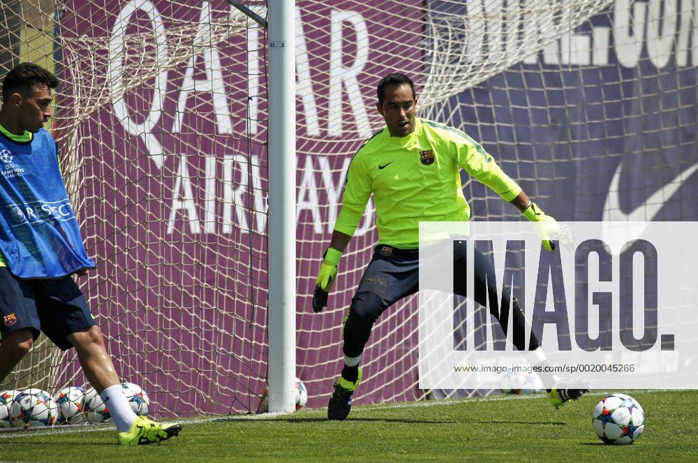 BARCELONA -june 02- SPAIN: Claudio Bravo in the training before the Champions League final between Juventus.