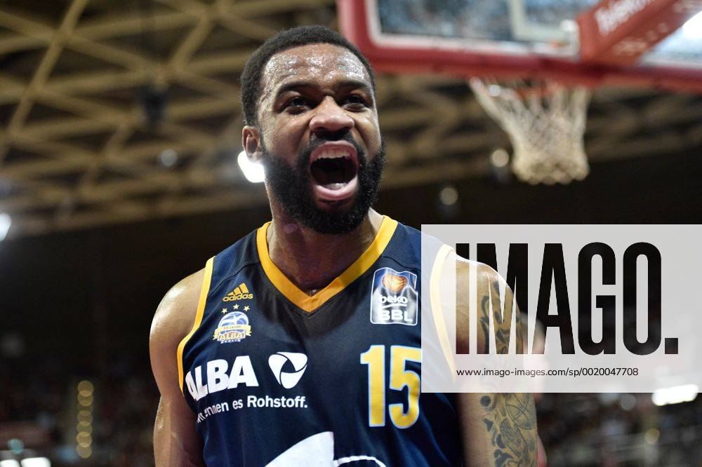 Reggie Redding (Alba Berlin), Portrait, Aktion, FC Bayern Muenchen Basketball vs Alba Berlin, Playoff, 3. Halbfinale, Basketball Bundesliga Saison 2014 2015, Beko BBL, 02.06.15