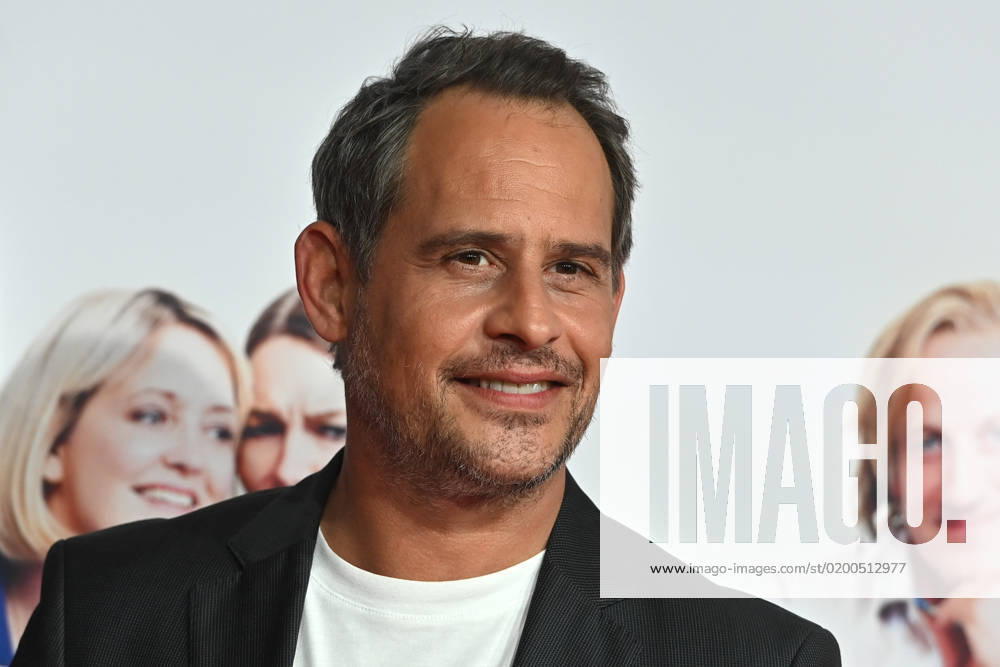 Moritz BLEIBTREU actor , single image,cropped single image,portrait,portrait red carpet,red carpert german premiere CAVEMAN on 23 01 2023 in ARRI Lounge in munich