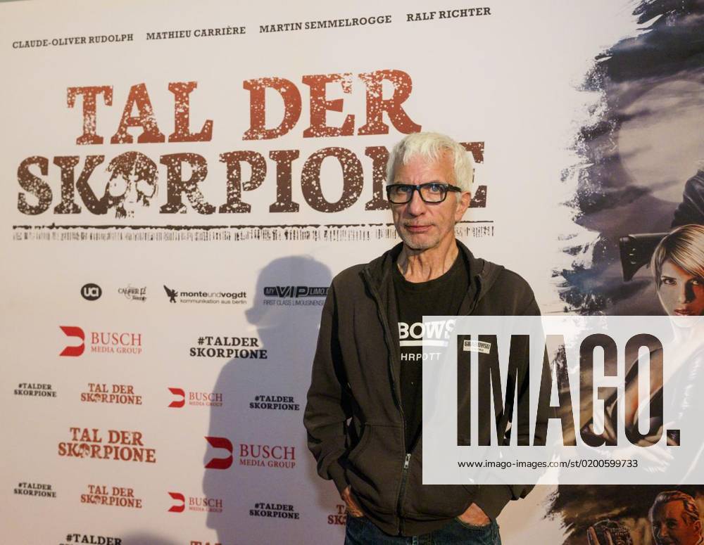 Der Schauspieler Ralf Richter posiert am Dienstag, 18.06.2019, in Bochum vor einer Stellwand. Im UCI-Kino am Ruhrpark fand die Bochum-Premiere der Action-Komödie Tal der Skorpione statt. Deutschland NRW Bochum