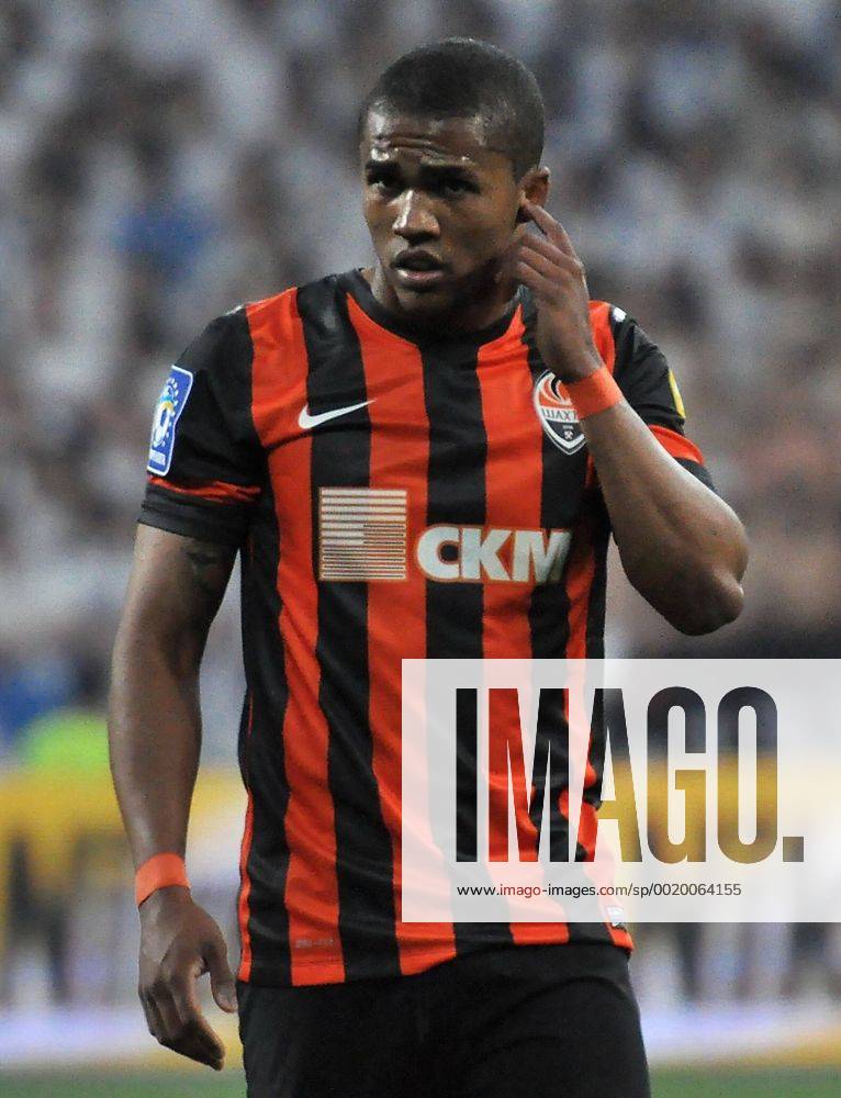 Aktuell Fußball, Ukraine, Pokalfinale, Dynamo Kiew - FC Shaktar Donetsk June 4, 2015 - Kiev, Ukraine - Douglas Costa Shakhtar reacts during the match between FC Dynamo Kyiv and FC Shakhtar Donetsk in the Ukrainian Cup final at the Olympic Stadium in Kiev, Ukraine, on June 04, 2015...Bayern Munich is interested in Brazilian midfielder of Shakhtar and try to buy a player, the estimated Ukrainian club of 25 million euros in the current season, according to the German press. Dynamo Kiev won at Shakhtar Donetsk in the Ukrainian Cup - ZUMAn230