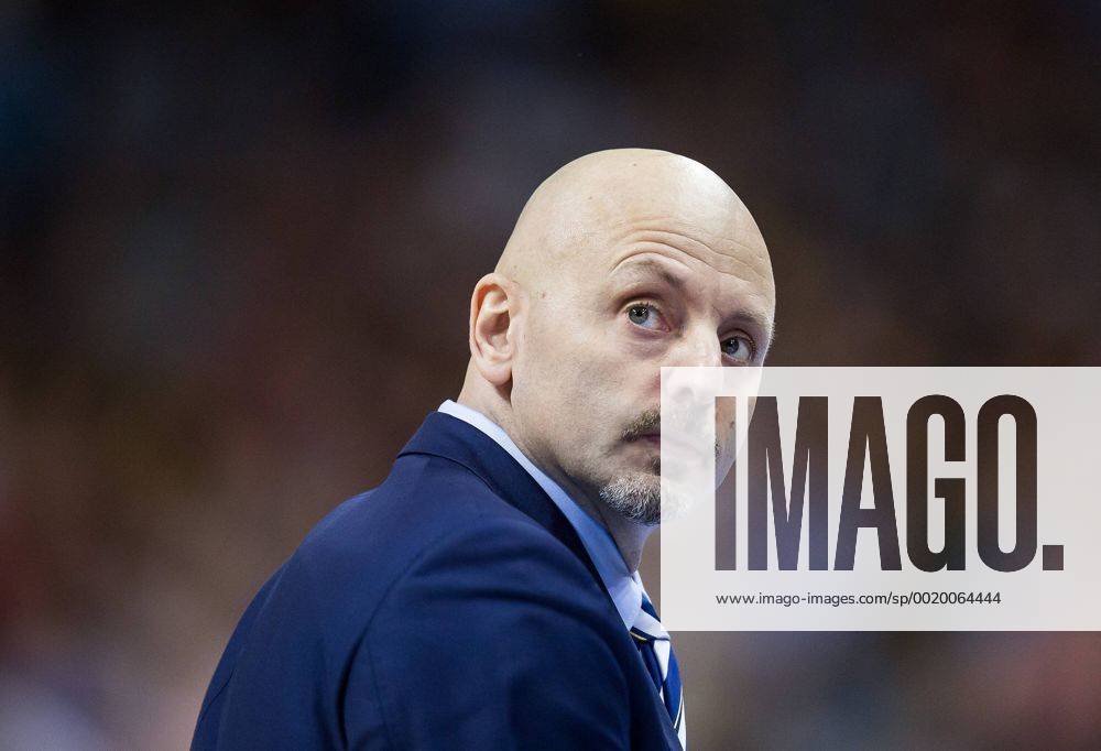 Berlin, Deutschland, 04.06.2015: BEKO BBL Playoff Halbfinale Spiel 5 Saison 2014 2015 - ALBA Berlin - FC Bayern Muenchen München. Trainer Sasa Obradovic (Alba)