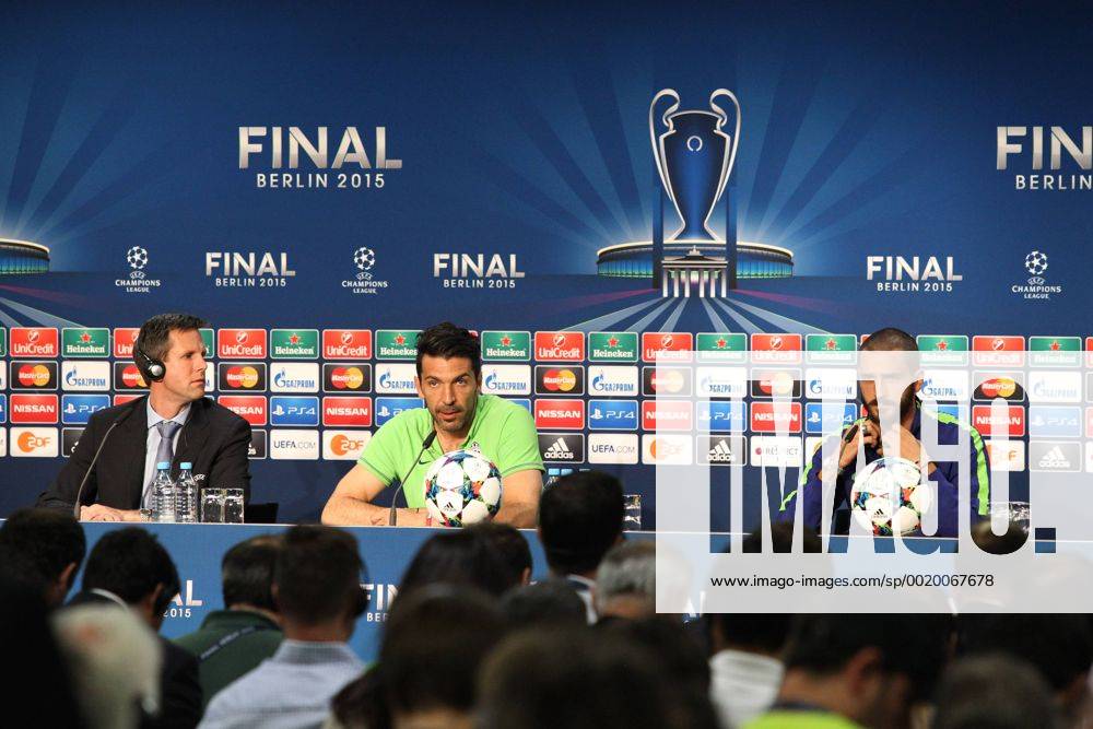 SOCCER - CL, Barcelona vs Turin, preview BERLIN,GERMANY,05.JUN.15 - SOCCER - UEFA Champions League Final, FC Barcelona Barca vs Juventus Turin, preview, press conference PK Pressekonferenz Juventus Turin. Image shows Gianluigi Buffon and Leonardo Bonucci (Turin). GEPAxpictures xMathiasxMandl