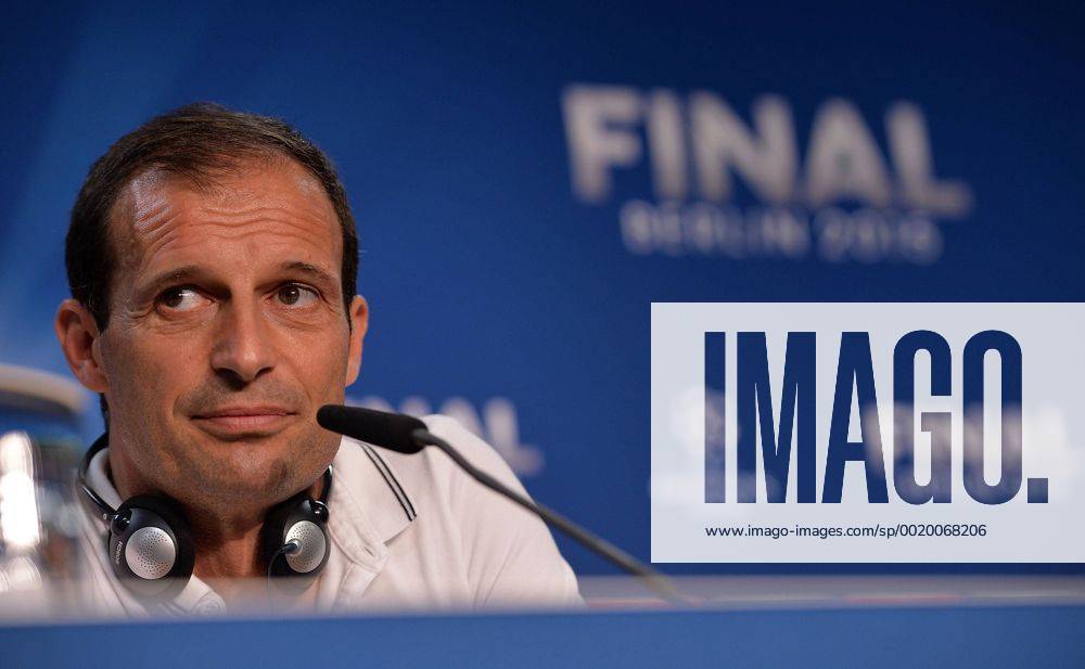 Fussball Champions League, Juventus Turin - FC Barcelona Barca Mediaday, v.l. Massimiliano Allegri (Trainer Head Coach Juventus Turin) PK Pressekonferenz Presse Press press conferencene news conference