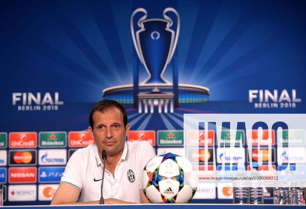 Fussball Champions League, Juventus Turin - FC Barcelona Barca Mediaday, v.l. Massimiliano Allegri (Trainer Head Coach Juventus Turin) PK Pressekonferenz Presse Press press conferencene news conference