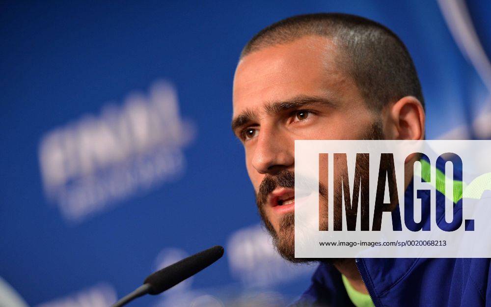 Fussball Champions League, Juventus Turin - FC Barcelona Barca Mediaday, v.l. Leonardo Bonucci (Juventus Turin) PK Pressekonferenz Presse Press press conferencene news conference