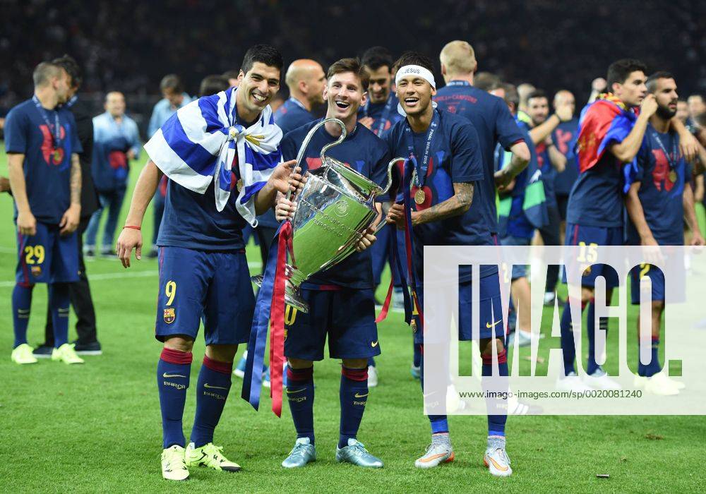 Luis Alberto SUAREZ Diaz, Lionel Andres MESSI und Neymar DA SILVA Santos Junior (alle FCBarcelona) jubeln mit dem Champions League Pokal. FINALE: Juventus Turin - FC Barcelona Barca am 06.06.2015. Fussball international Saison 2014 2015, UEFA Championsleague Finale 2015 im Olympiastadion in Berlin, Deutschland,