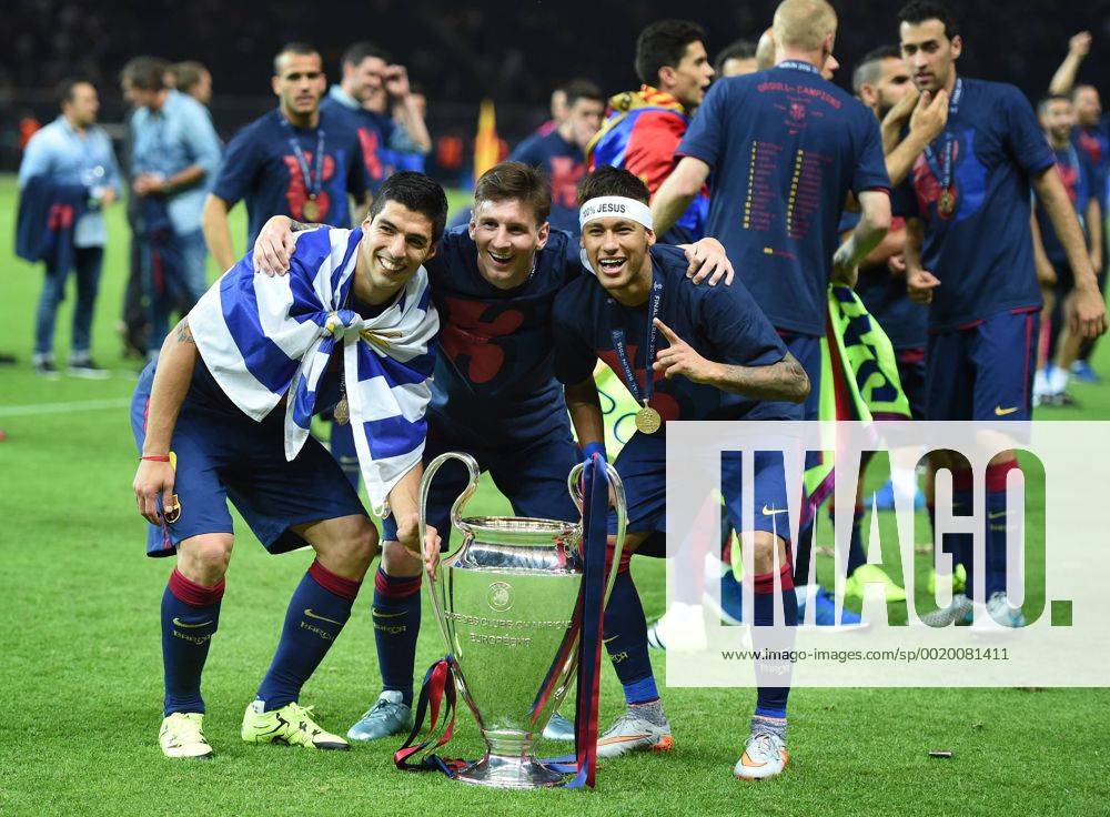 Luis Alberto SUAREZ Diaz, Lionel Andres MESSI und Neymar DA SILVA Santos Junior (alle FCBarcelona) jubeln mit dem Champions League Pokal. FINALE: Juventus Turin - FC Barcelona Barca am 06.06.2015. Fussball international Saison 2014 2015, UEFA Championsleague Finale 2015 im Olympiastadion in Berlin, Deutschland,