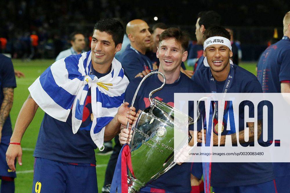 Luis Suarez FC Barcelona Barca 9), Lionel Messi (FC Barcelona 10) and Neymar (FC Barcelona 11) feiert mit dem Pokal nach dem Gewinn des Spiels waehrend des Champions League Finales zwischen Juventus Turin und dem FC Barcelona am 06.06.2015 im Berliner Olympia Stadion (