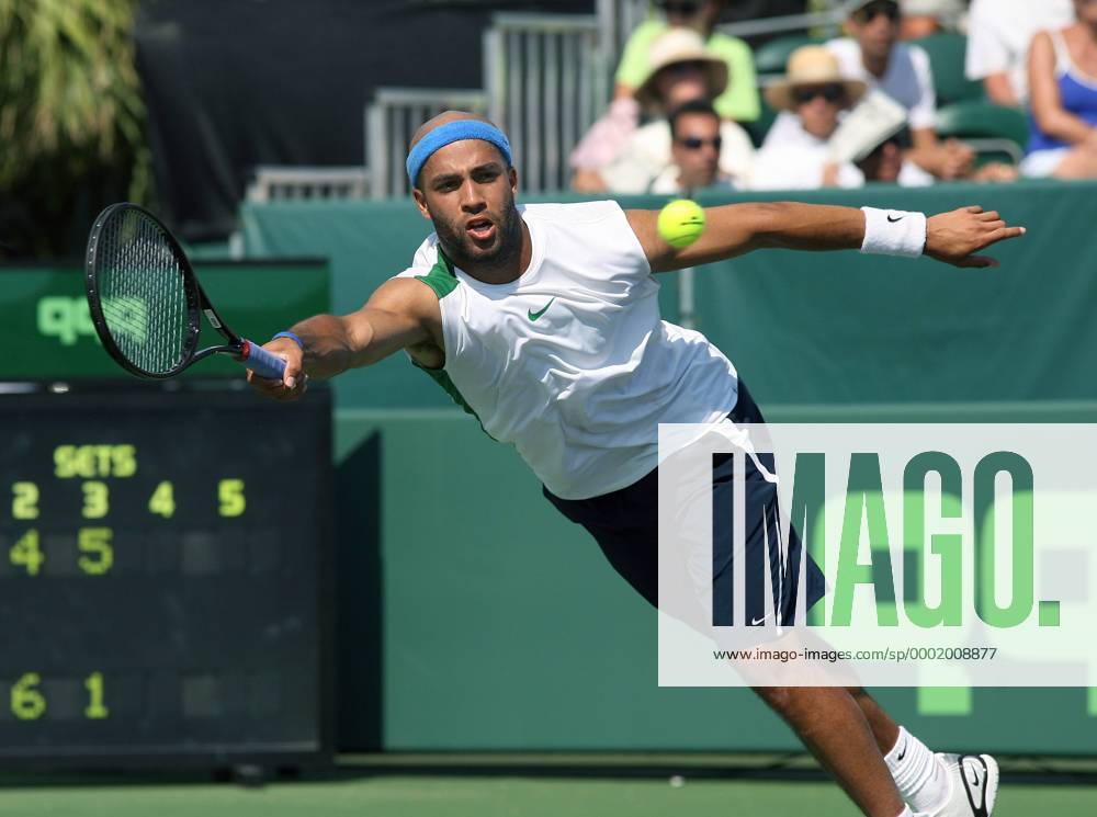 James Blake (USA) streckt sich nach dem Ball Tennis Herren Nasdaq 100 Open 2006, ATP Tour, Einzelbild Key Biscayne Miami Dynamik,
