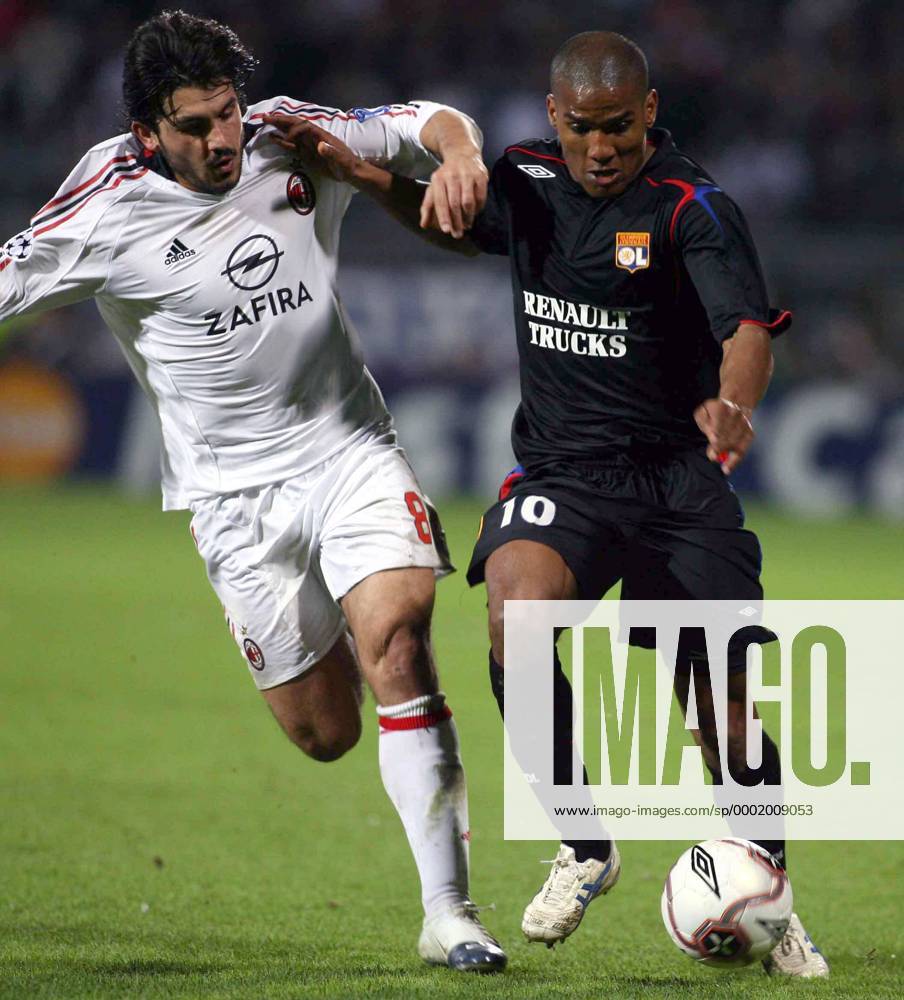 Florent Malouda (Lyon, re.) gegen Gennaro Gattuso (Milan) - Fußball EC 1 Herren Champions League 2005 2006, Olympique Lyonnais - AC Mailand 0:0, OL Gruppe Lyon Dynamik,