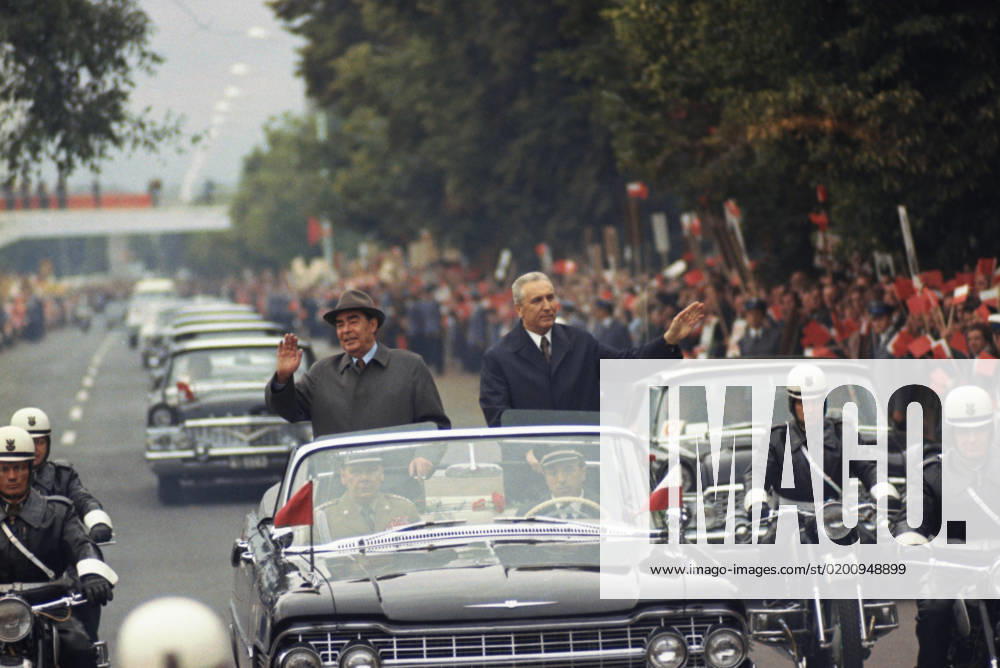 Warsaw, Polish People s Republic. General Secretary of the Central Committee of the Communist Party of the Soviet Union Leonid Brezhnev and First Secretary of the Polish United Workers Party Edward Gierek (L-R 2nd row) in a car go through the city during the solemn ceremony. Vladimir Musaelyan TASS 16799286