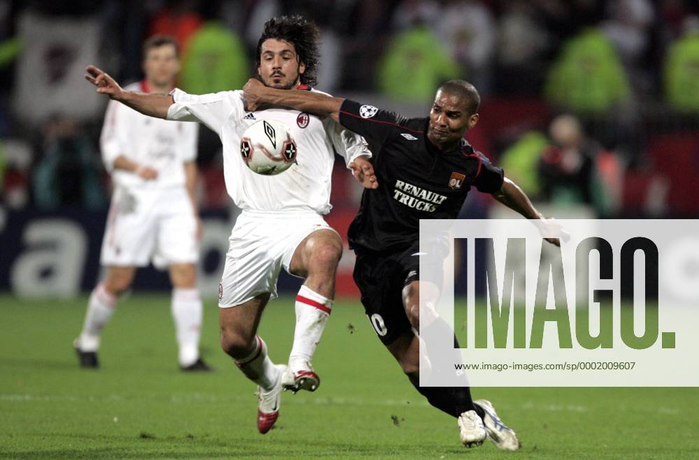 Florent Malouda (Lyon, re.) gegen Gennaro Gattuso (Milan) - Fußball EC 1 Herren Champions League 2005 2006, Olympique Lyonnais - AC Mailand 0:0, OL Gruppe pan13431 Lyon Dynamik, Kampf,