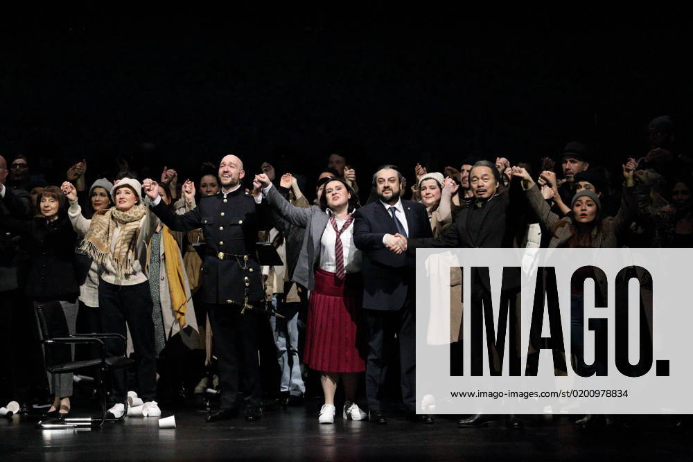 Attilio Glaser as Gabriele Adorno , Maria Motolygina as Maria, Amelia , George Petean as Simon Boccanegra and Liang Li as Jacopo Fiesco , center v l , and ensemble during the photo rehearsal for Simon Boccanegra at Deutsch