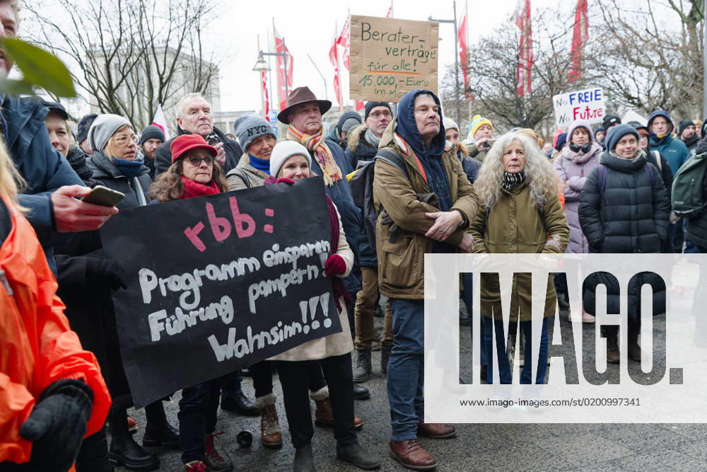 All-day warning strike at rbb 2023 01 27, Germany, Berlin All-day warning strike at crisis-ridden Rundfunk Berlin Brandenburg rbb Because of what they consider to be completely inadequate fee and salary offers in the current round of collective bargaining, the media unions dju in Ver di and De