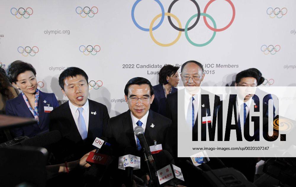 (150609) -- LAUSANNE, June 9, 2015 -- Wang Anshun (C), President of the Beijing 2022 bid committee and Mayor of Beijing, addresses to the media after the briefing for International Olympic Committee (IOC) members by the 2022 Winter Olympic Games Olympische Spiele Olympia OS candidate city of Beijing at the IOC Museum in Lausanne, Switzerland, on June 9, 2015. ) (SP)SWITZERLAND-LAUSANNE-2022 WINTER OLYMPICS ZhouxLei