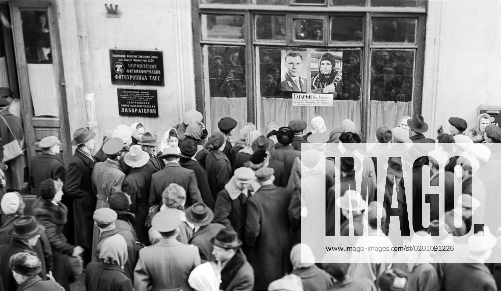 Moscow, USSR. April 12, 1961. Residents of the city read news about Yuri Gagarin s space flight on Vostok-1 at the entrance to the TASS Photo Chronicle office in the Street of the 25th of October. Valentin Khukhlaev TASS 1478930