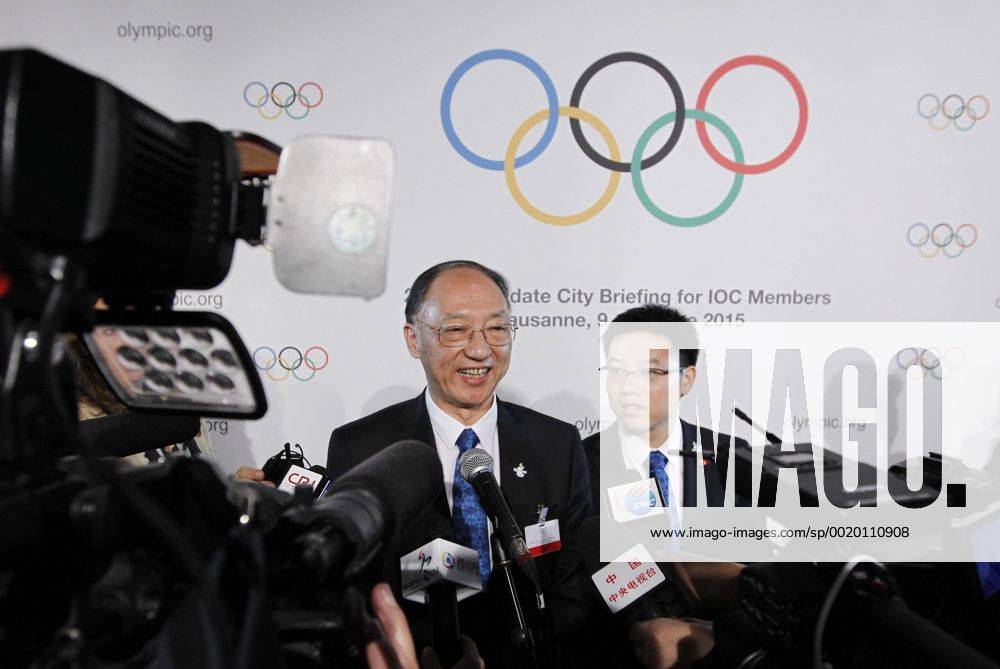 (Xinhua) -- Liu Peng (L), minister of the General Administration of of China and president of the Chinese Olympic Committee, addresses to the media after the briefing for International Olympic Committee (IOC) members by the 2022 Winter Olympic Games Olympische Spiele Olympia OS candidate city of Beijing at the IOC Museum in Lausanne, Switzerland, on June 9, 2015. (Xinhua Zhou Lei)