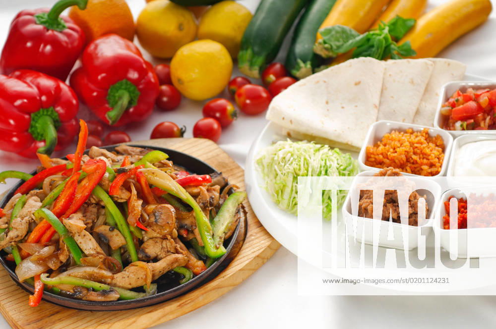 IMAGO Creative, Food, Fajita original fajita sizzling smoking hot served on iron plate and fresh vegetables on background ,MORE DELICIOUS FOOD ON PORTFOLIO , 41628544.jpg, appetizing, authentic, barbeque, beef, chicken, chili, closeup, colorful, cuisine, delicious, dinner, dish, fajita, fajitas, food, fresh, fry, gourmet, green, grilled, guacamole, healthy, hot, iron, lunch, macro, meal, meat, mexican, mexico, onion, pan, pepper, plate, platter, red, restaurant, salsa, sauce, serve, snack, spicy, tomato, tortilla, traditional, vegetables, sizzling