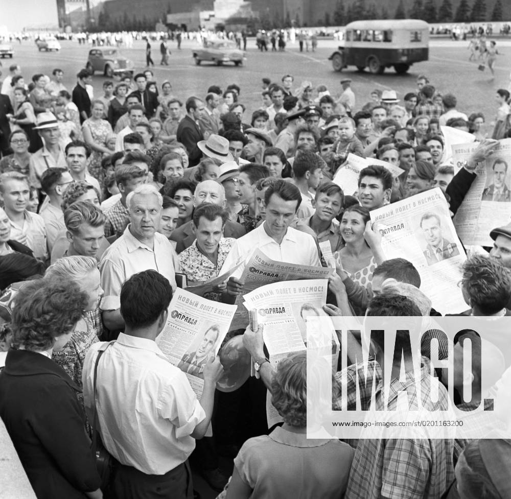 Moscow, USSR. August 8, 1961. Local people read a report about the launch of the Vostok-2 spaceship with Soviet cosmonaut Gherman Titov on board. Alexei Stuzhin, Valentin Kunov TASS 4568470