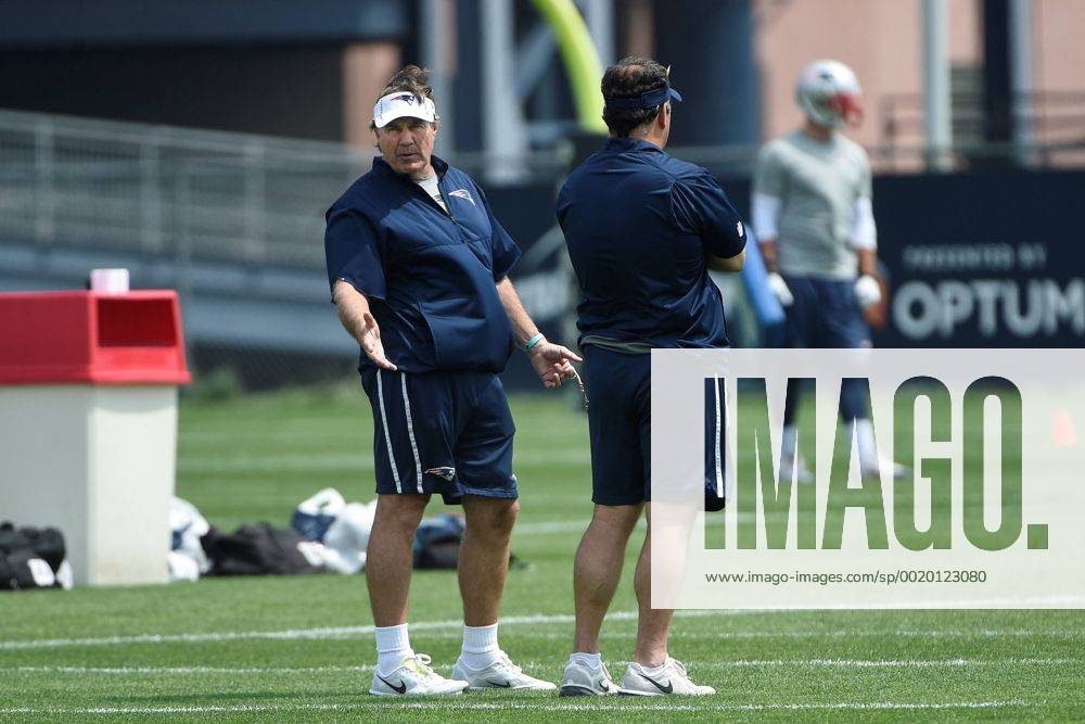 Foxborough, Massachusetts, U.S. - New England Patriots head coach Bill Belichick watches as the team takes part in organized team activities held on the practice fields at Gillette Stadium in Foxborough Massachusetts. Eric Canha CSM NFL American Football Herren USA 2015: Patriots OTA JUN 11 - ZUMAc04_