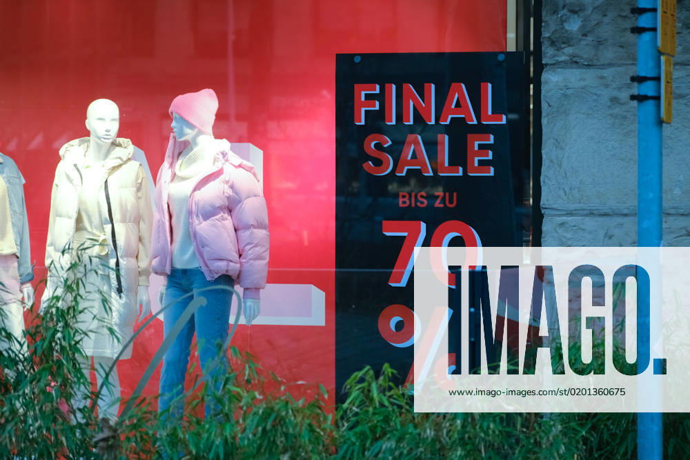 Dusseldorf 31 01 2023 discount discount battle discount offers clearance sale retail sale clearance sale seasonal goods textiles special offers consumer lull Dusseldorf North Rhine Westphalia Germany
