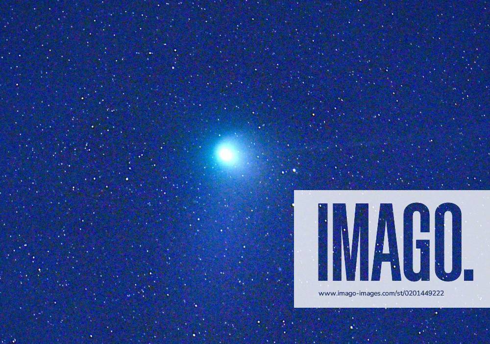 Grüner Komet C 2022 E3 ZTF am Himmel ZTF comet Composite photo taken on Jan. 31, 2023, shows comet C 2022 E3 (ZTF) seen in the Okinawa Prefecture village of Kunigami, southern Japan. The comet, discovered in 2022, will come closest to Earth in the small hours of Feb. 2. A14AA0001391670P