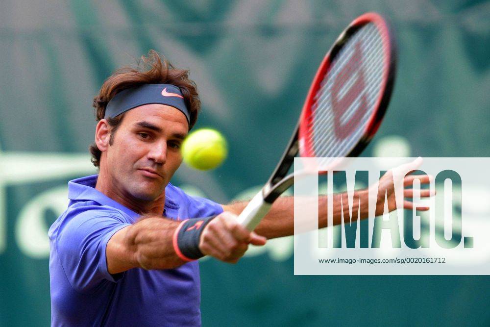 Halle, Westfalen 1. Hauptrunde, Roger Federer, CH, siegt ueber Philipp Kohlschreiber, ein vorweggenommenes Finalspiel in der 1. Runde, Tennis, ATP Tennis Herren Gerry Weber Open 2015, Halle-Westfalen, 15.06.15,
