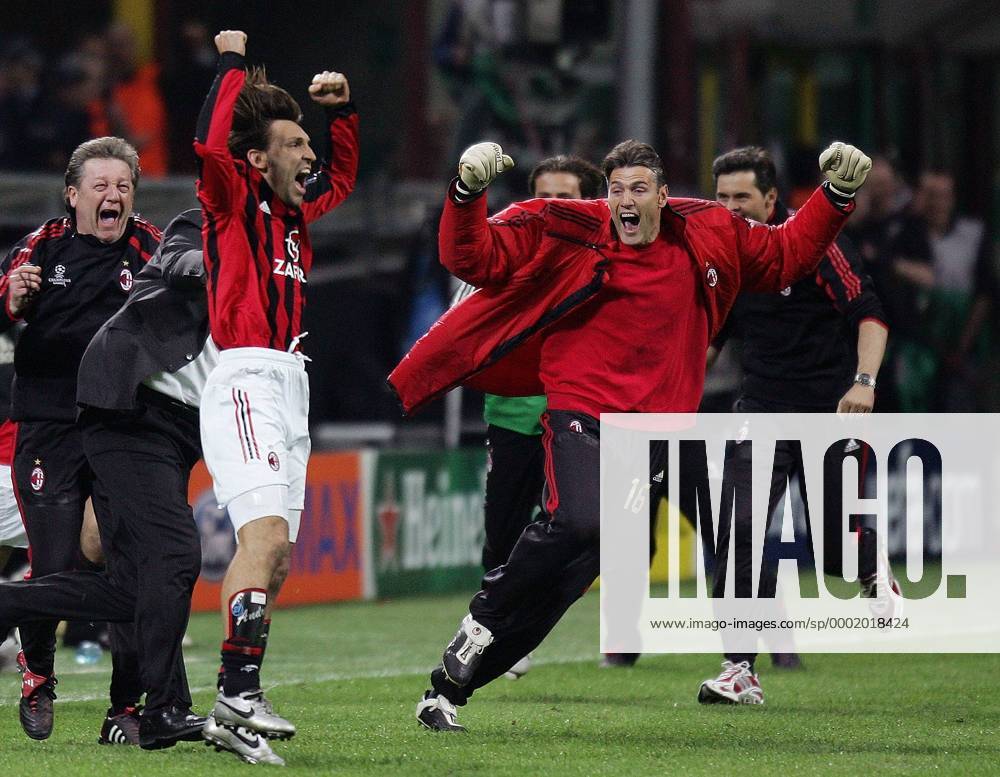 Schlussjubel Milan - Andrea Pirlo (li.) und Torwart Zeljko Kalac sind begeistert - Fußball EC 1 Herren Champions League 2005 2006, AC Mailand Gruppe Mailand Freude, Begeisterung,