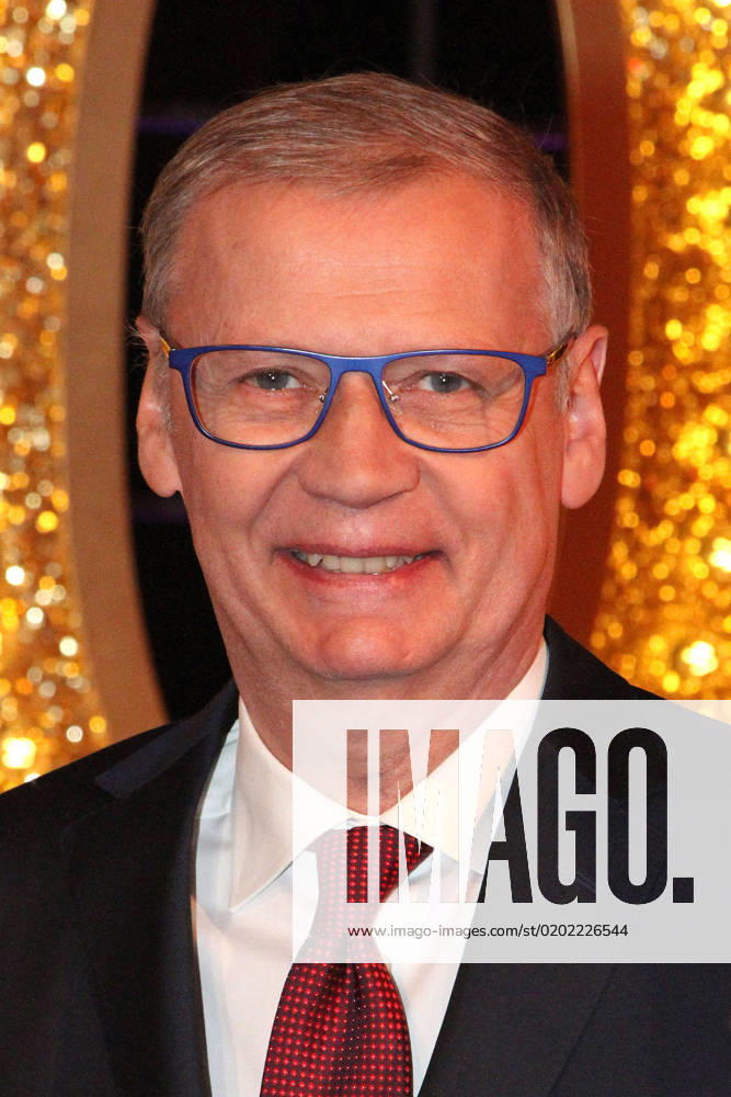 Guenther Jauch at the photo session after the recording of the 1000 edition of Wer weiss denn sowas ARD on 6 02 2023 in Hamburg The planned broadcast is on 18 02 2023 at 20 15 clock in the ARD Das Erste Wer weiss denn sowas ARD press event for the 1000 episode in Hamburg