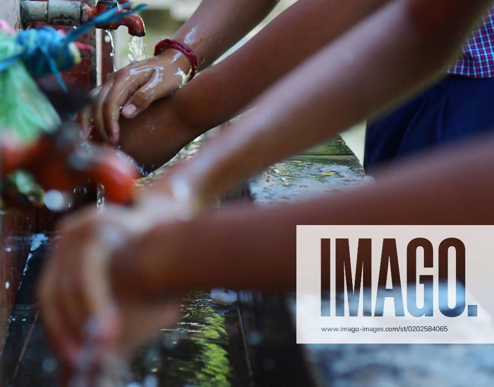 Students of Vivekananda High School are washing their hands before taking their meals on Global Hand washing Day on 15th October at Agartala. Global Hand Washing Day is an international hand washing promotion campaign to motivate and mobilise people around the world to improve hand washing habits. Tripura, India. AbhisekxSahax xMajorityxWorld 10 15 2022 925_11_MWC051947