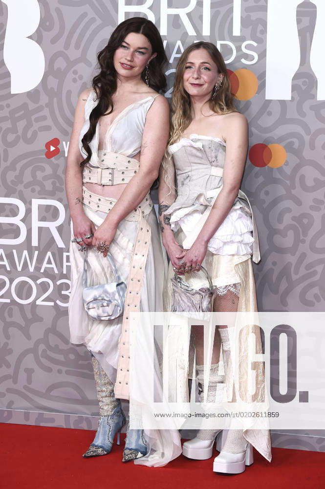 Rhian Teasdale and Hester Chambers of Wet Leg at the 43 BRIT Awards 2023 ceremony at the O2 Arena London, 11 02 2023. Foto:xS.xFuturexImage