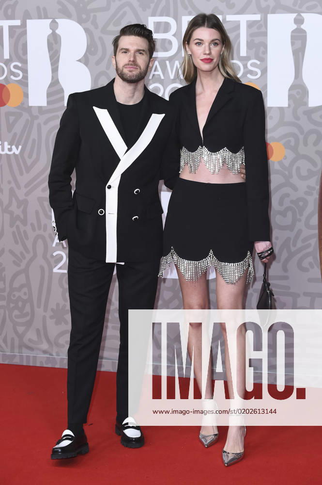 Joel Dommett with wife Hannah Cooper at the 43 BRIT Awards 2023 ceremony at the O2 Arena London, 11 02 2023 Foto:xS.xFuturexImage