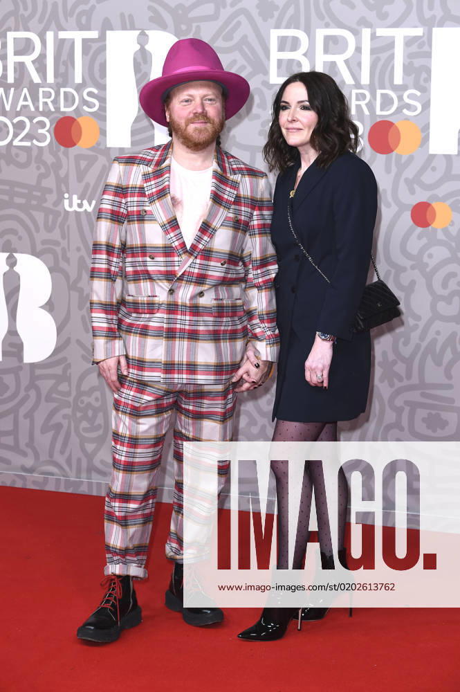 Leigh Francis with wife Jill Carter at the 43 BRIT Awards 2023 ceremony at the O2 Arena London, 11 02 2023. Foto:xS.xFuturexImage